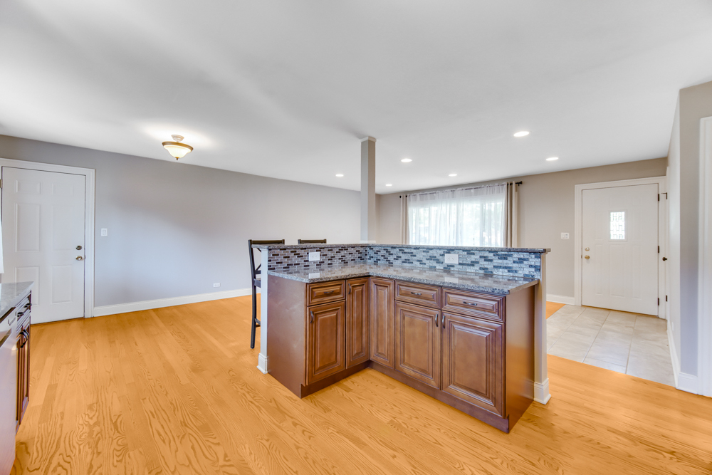 879 E Holly Way, Palatine, IL 60074