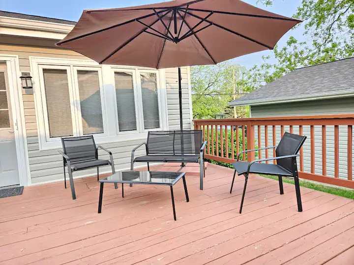 634 N Walnut Street, South Elgin, IL 60177