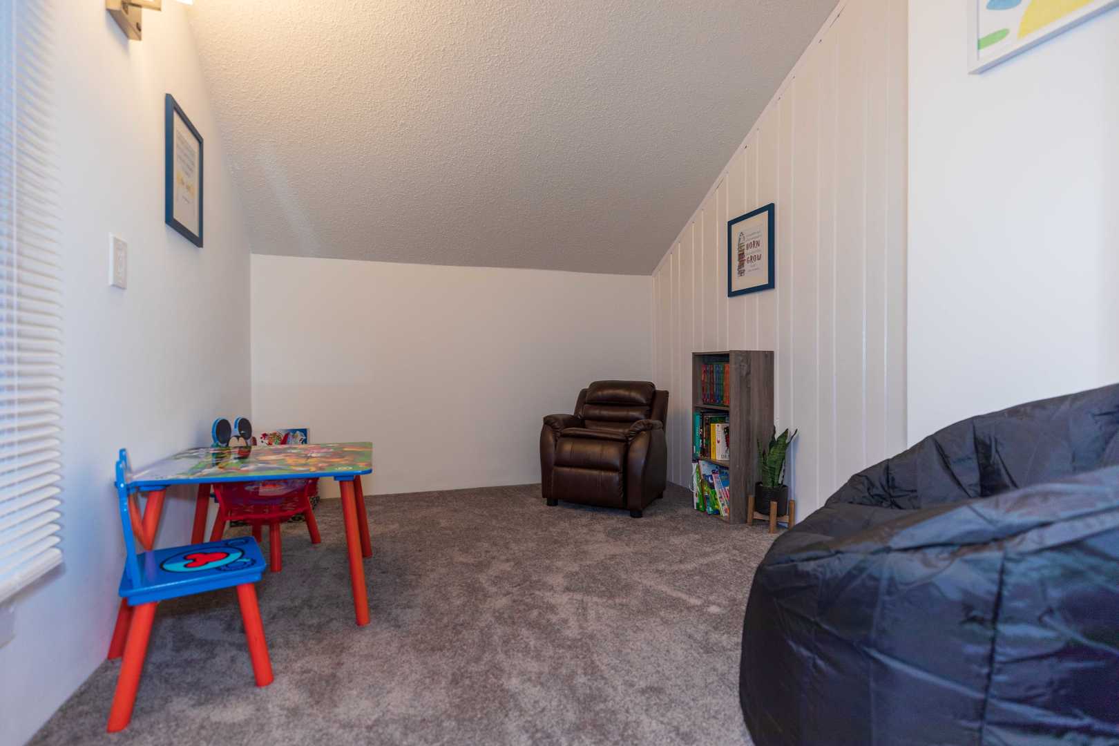 634 N Walnut Street, South Elgin, IL 60177