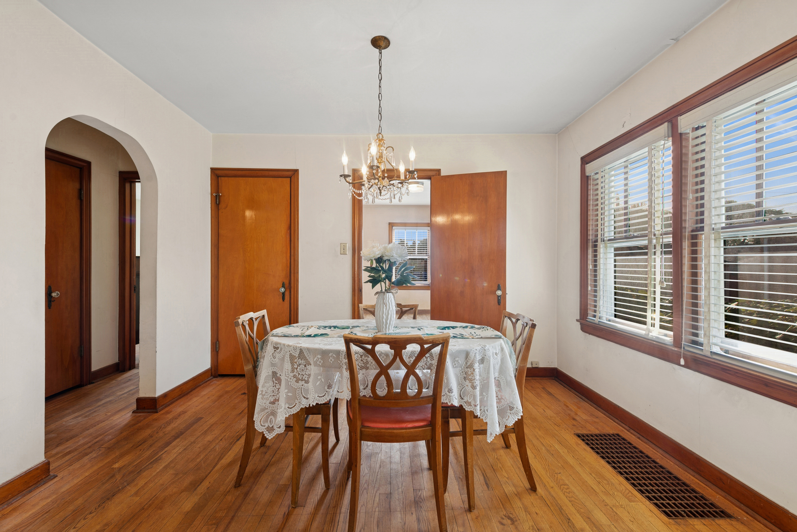 3315 N Ozark Avenue, Chicago, IL 60634