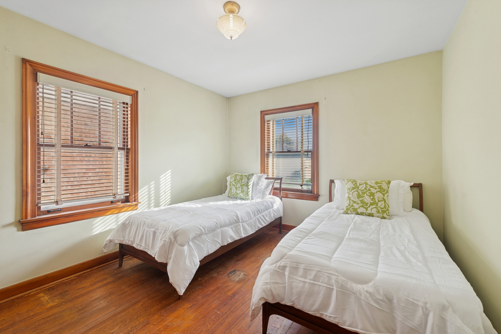 3315 N Ozark Avenue, Chicago, IL 60634