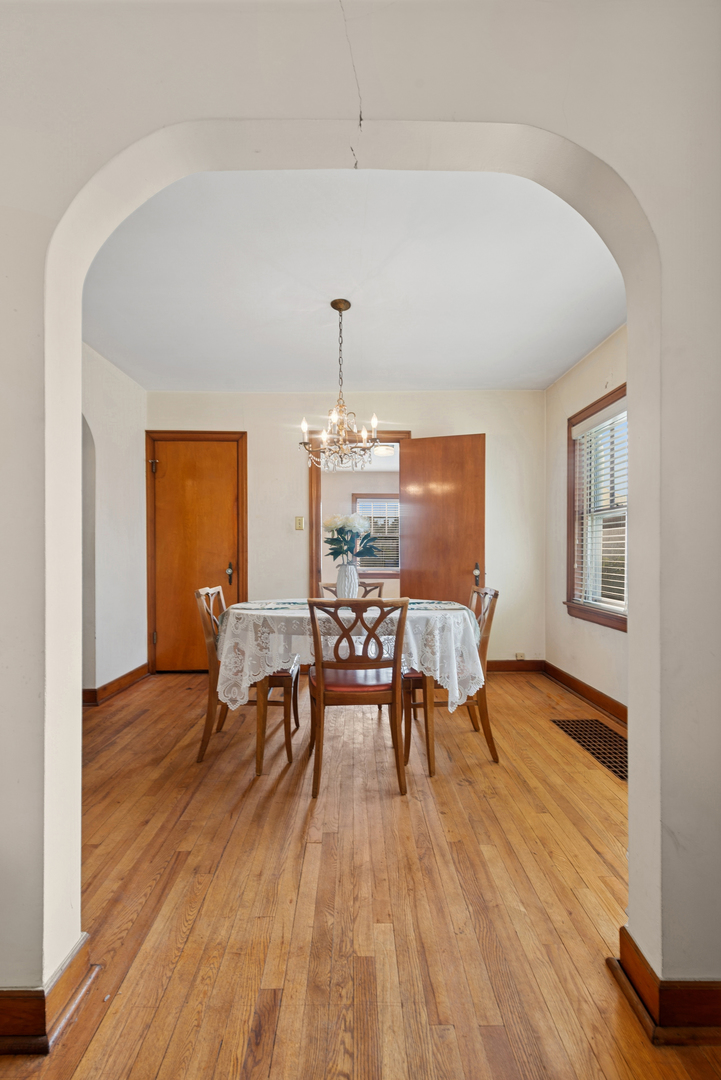 3315 N Ozark Avenue, Chicago, IL 60634