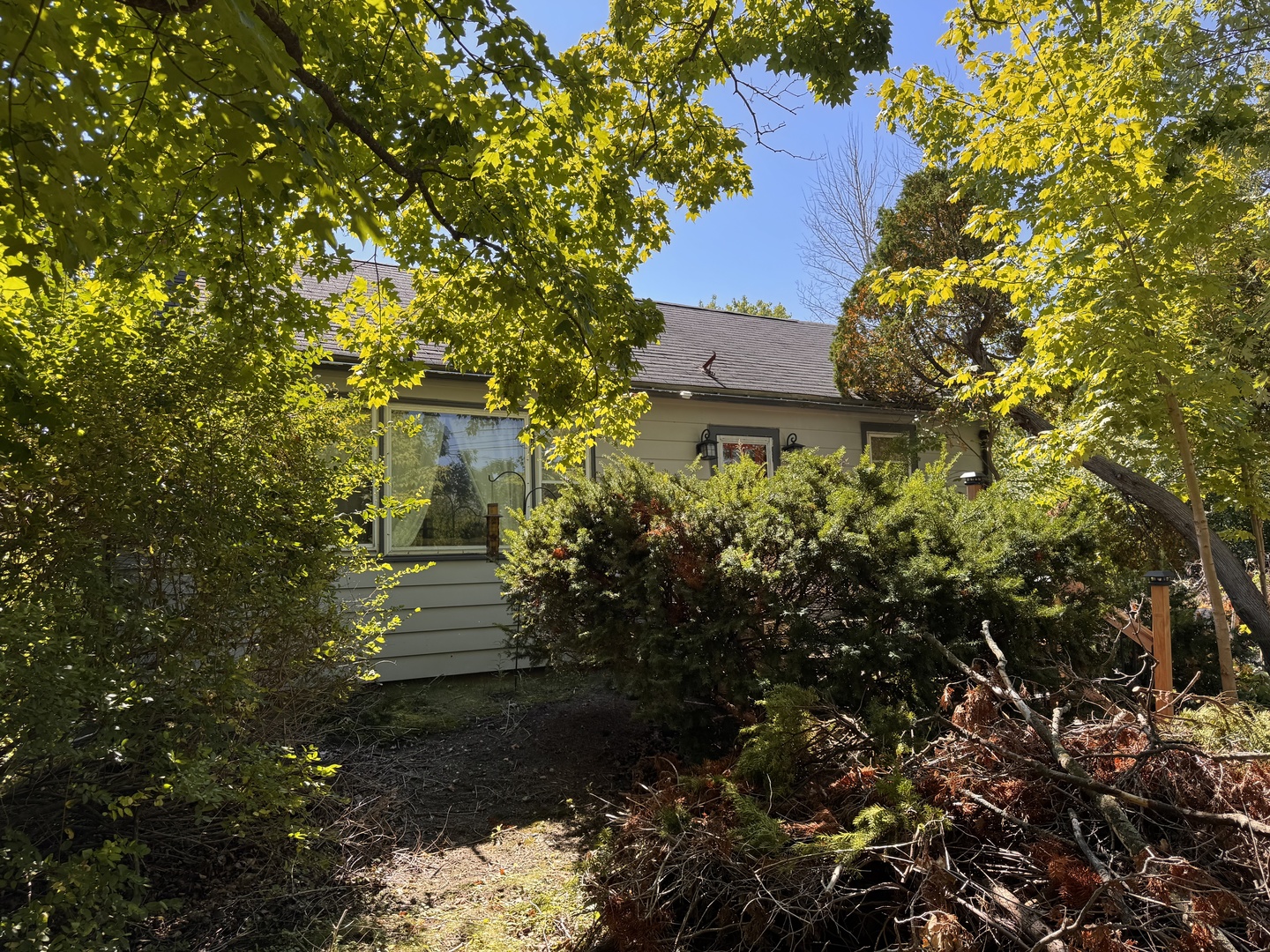 2061 W Buckley Road, Green Oaks, IL 60048