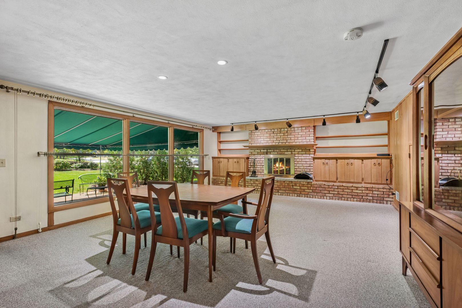 104 E Elm Street, Wheaton, IL 60189