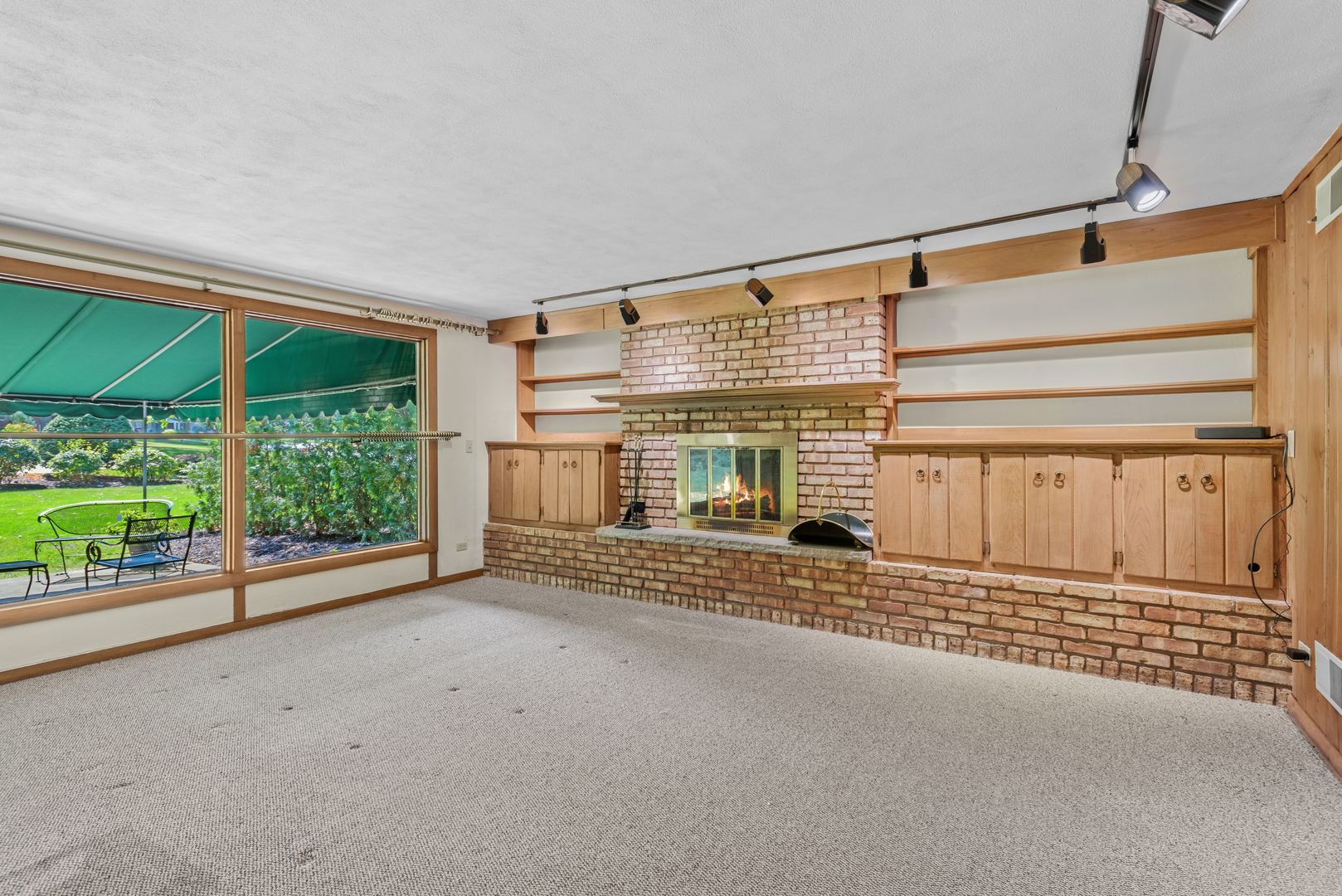 104 E Elm Street, Wheaton, IL 60189