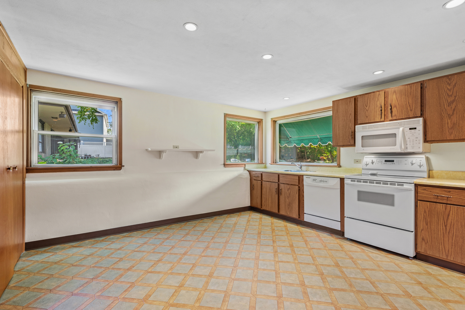 104 E Elm Street, Wheaton, IL 60189