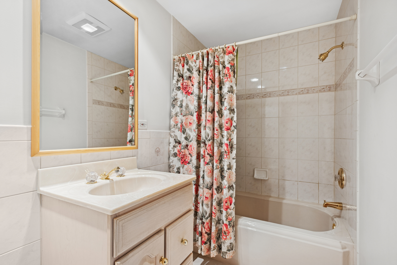 104 E Elm Street, Wheaton, IL 60189