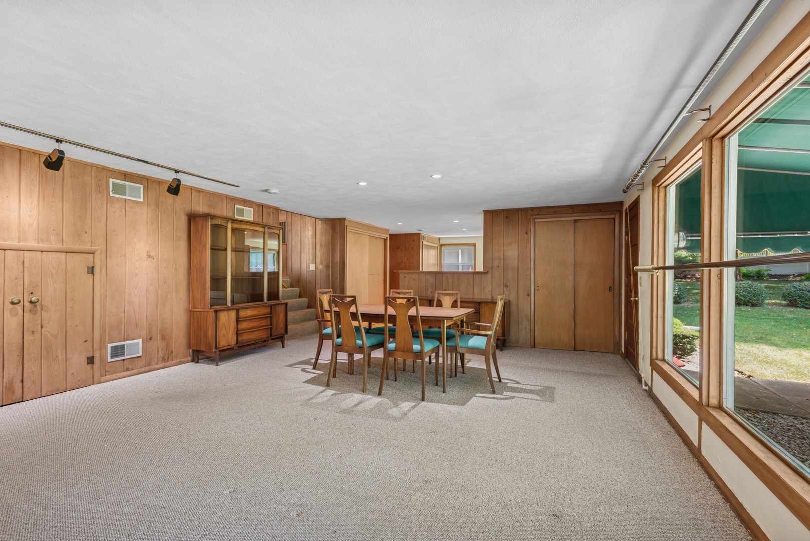 104 E Elm Street, Wheaton, IL 60189