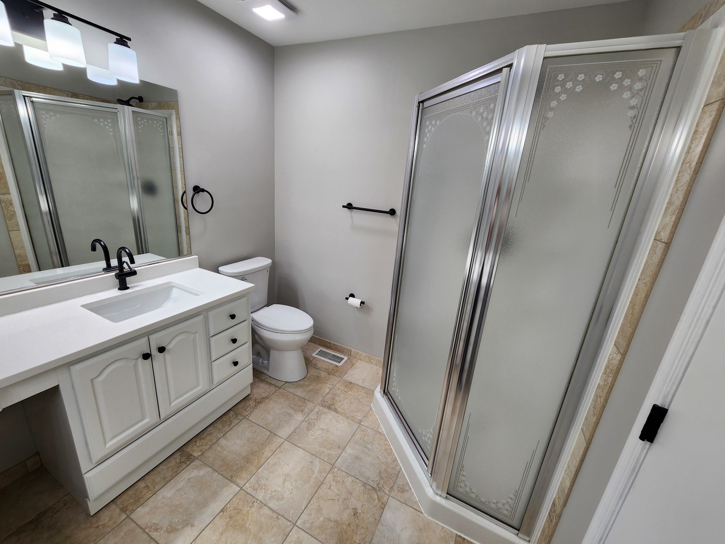 2105 GLASGOW Court, Hanover Park, IL 60133