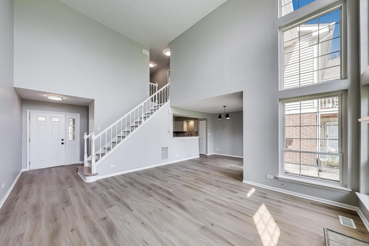 2105 GLASGOW Court, Hanover Park, IL 60133