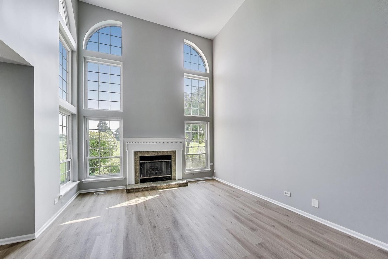 2105 GLASGOW Court, Hanover Park, IL 60133
