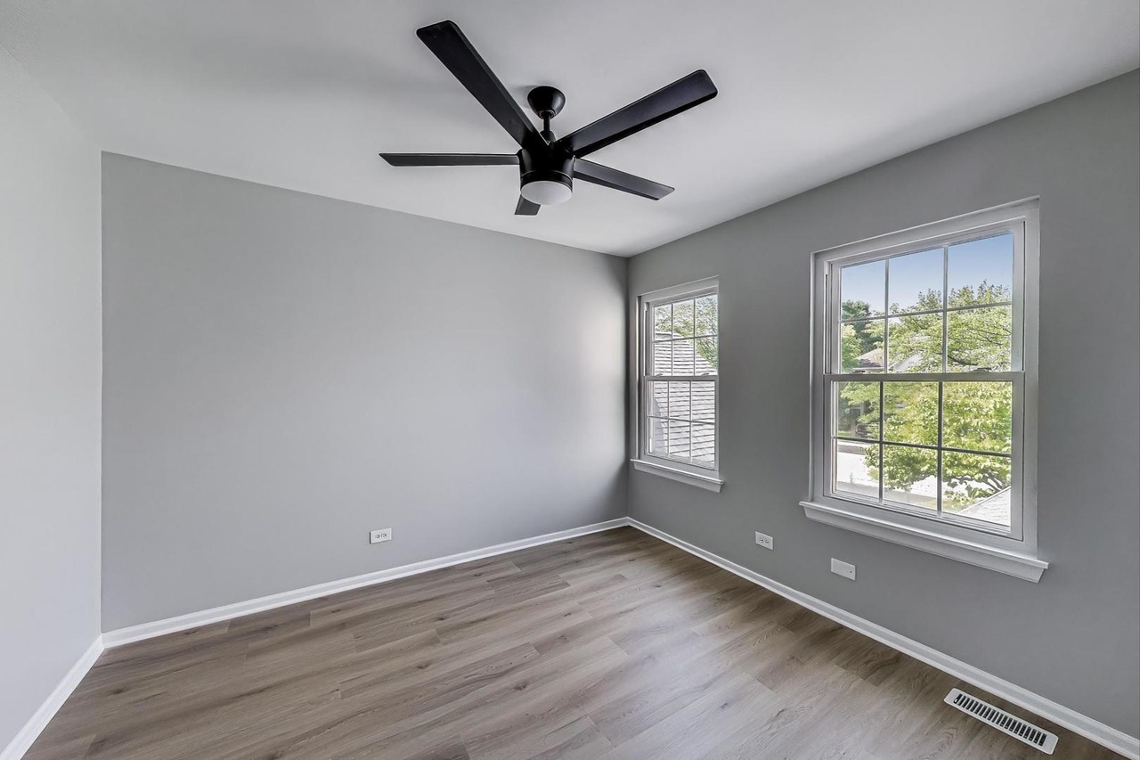 2105 GLASGOW Court, Hanover Park, IL 60133