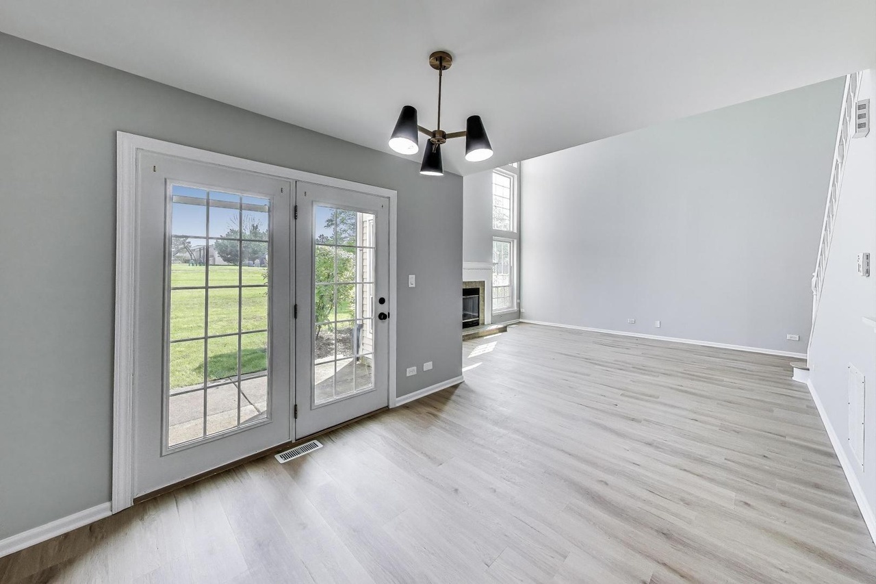 2105 GLASGOW Court, Hanover Park, IL 60133