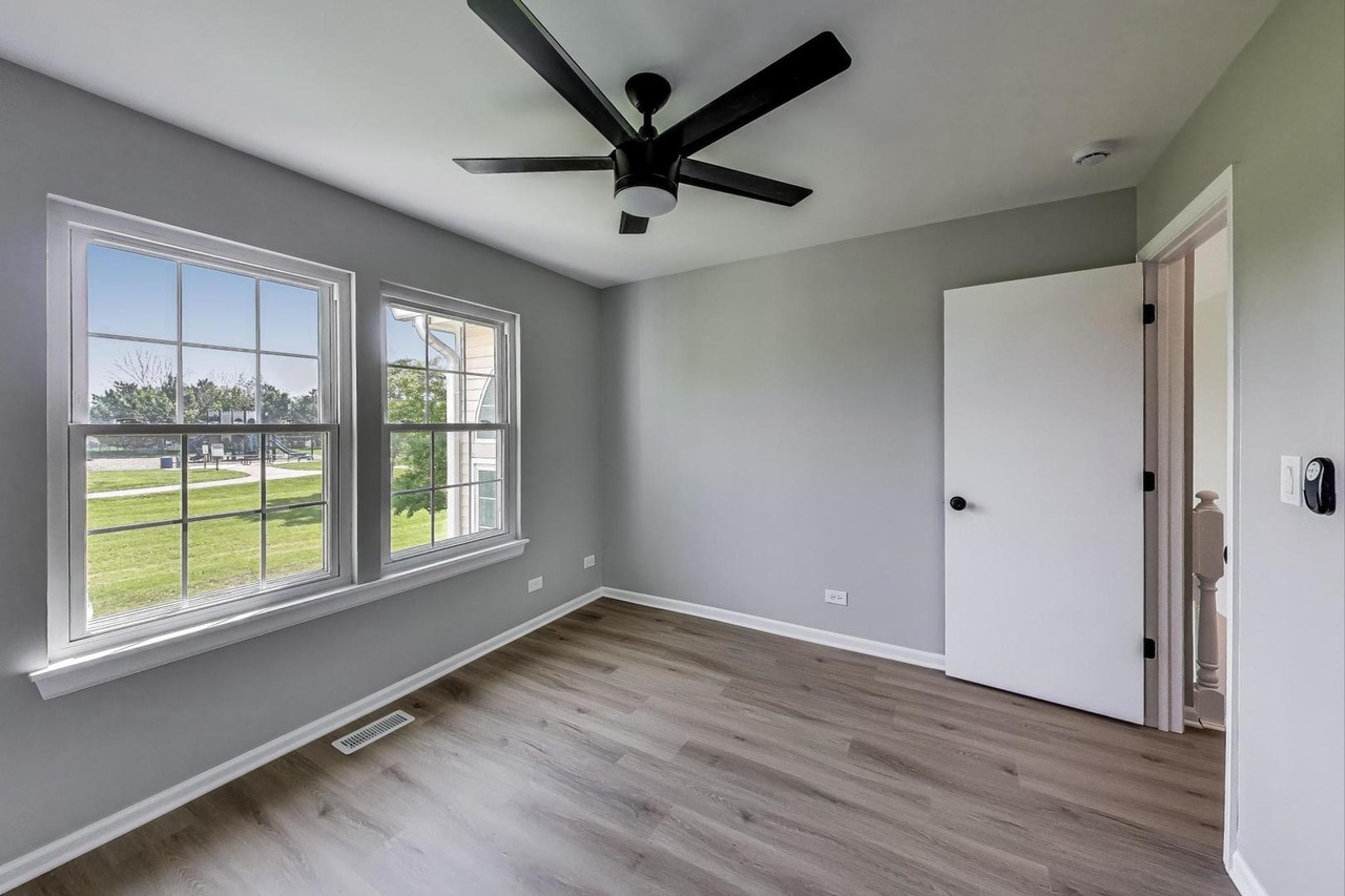 2105 GLASGOW Court, Hanover Park, IL 60133