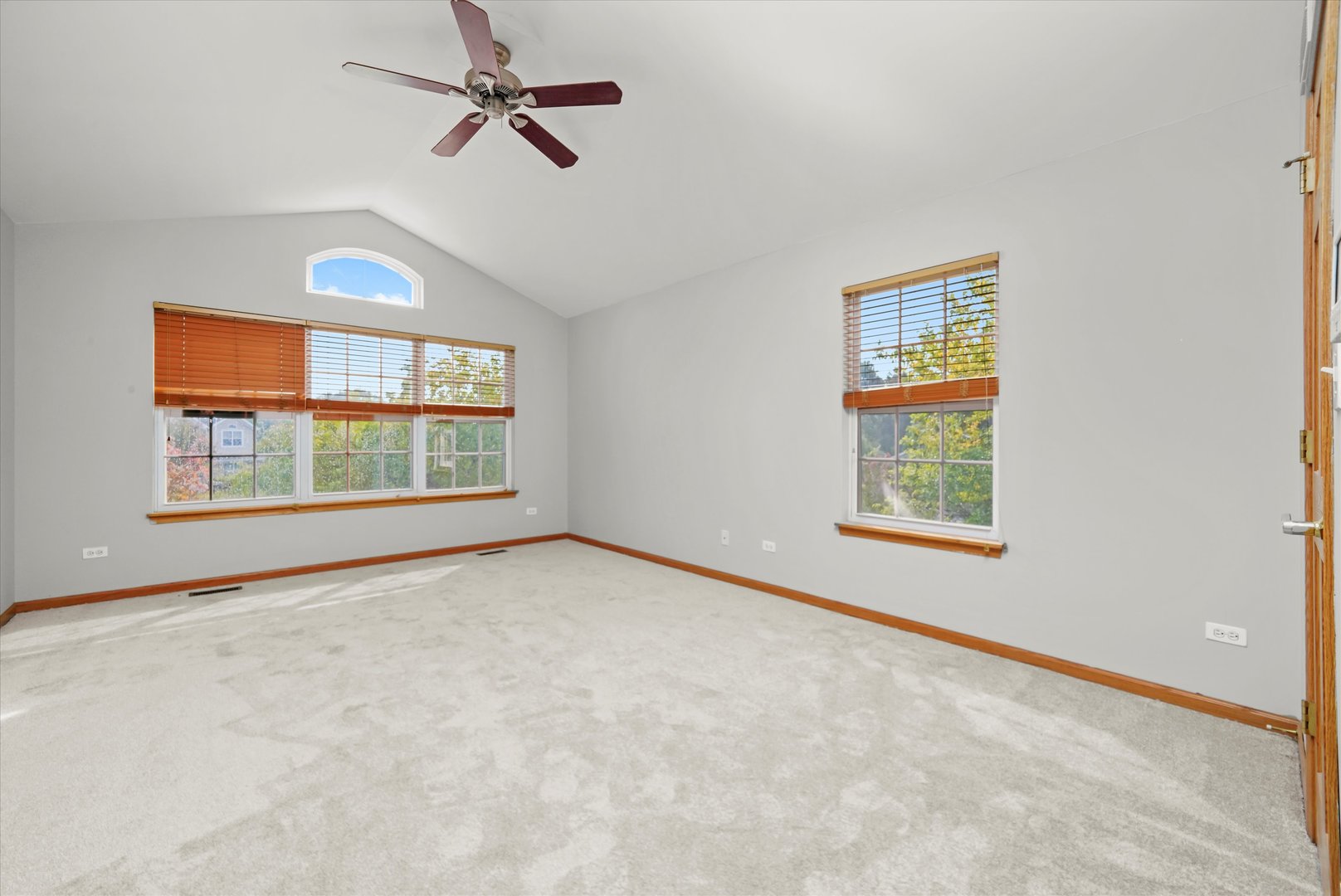 1342 LUNT Court, Schaumburg, IL 60193