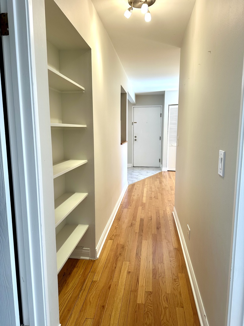 920 N Lakeside Drive #1D, Vernon Hills, IL 60061