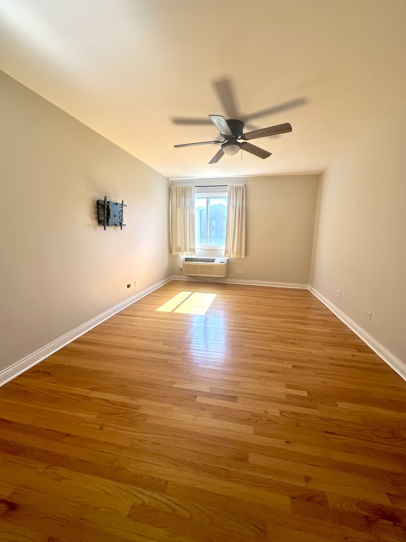 920 N Lakeside Drive #1D, Vernon Hills, IL 60061