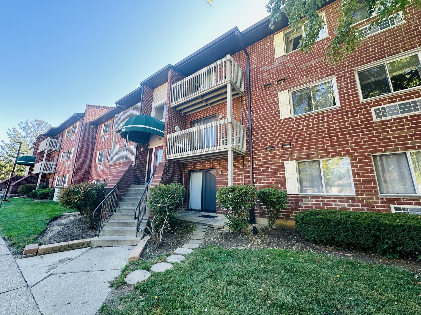 920 N Lakeside Drive #1D, Vernon Hills, IL 60061