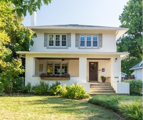 2009 E Taylor Street, Bloomington, IL 61701