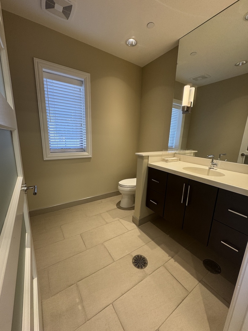 2256 Ferry Road #101, Naperville, IL 60563