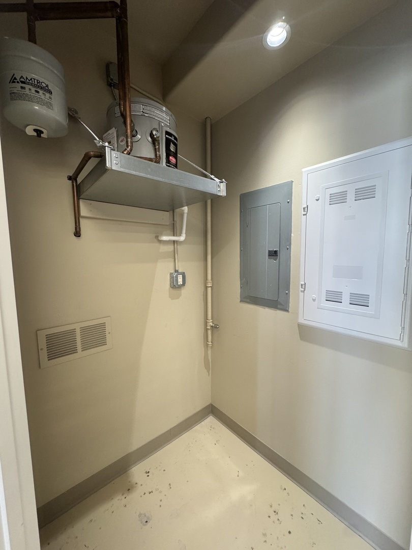 2256 Ferry Road #101, Naperville, IL 60563