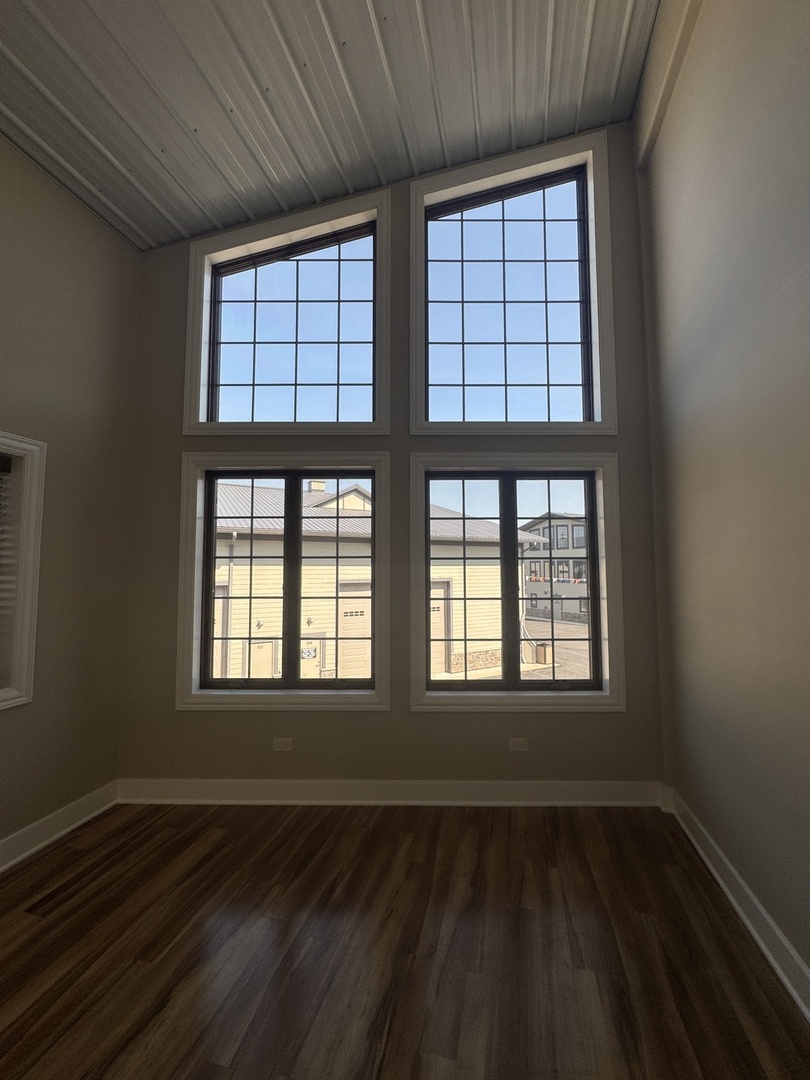 2256 Ferry Road #101, Naperville, IL 60563