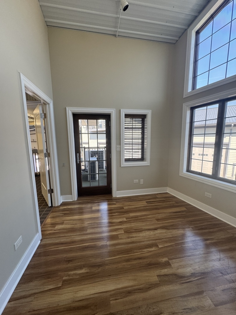 2256 Ferry Road #101, Naperville, IL 60563