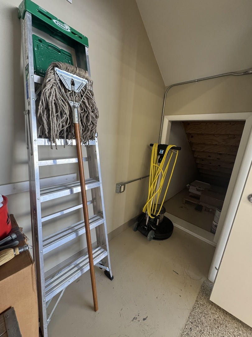 2256 Ferry Road #101, Naperville, IL 60563