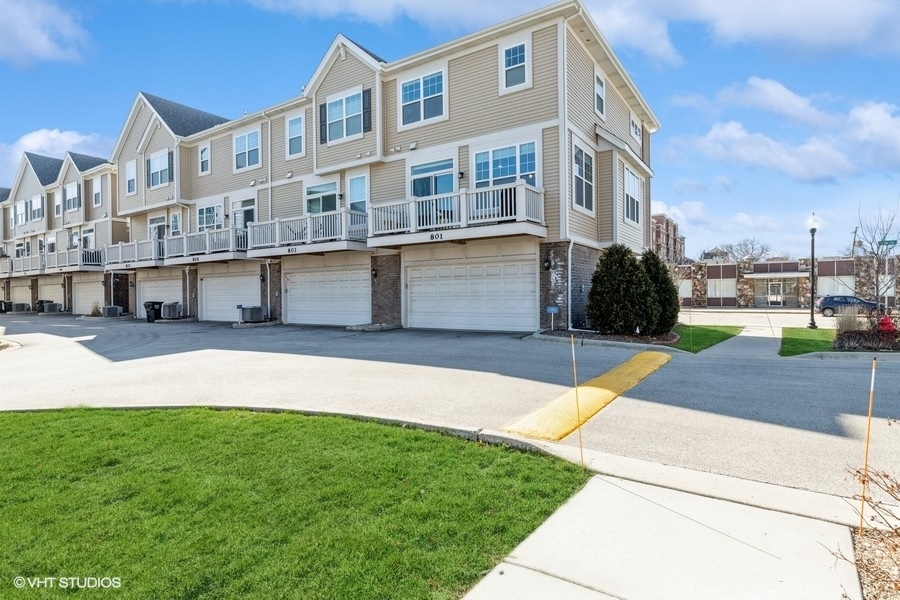 801 Lee Street, Des Plaines, IL 60016