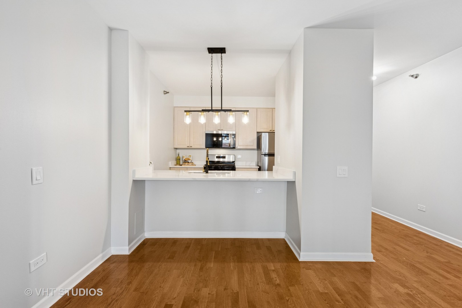 330 N Jefferson Street #602, Chicago, IL 60661