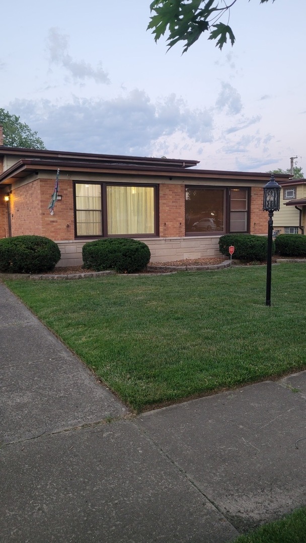 251 S Mayfair Place, Chicago Heights, IL 60411