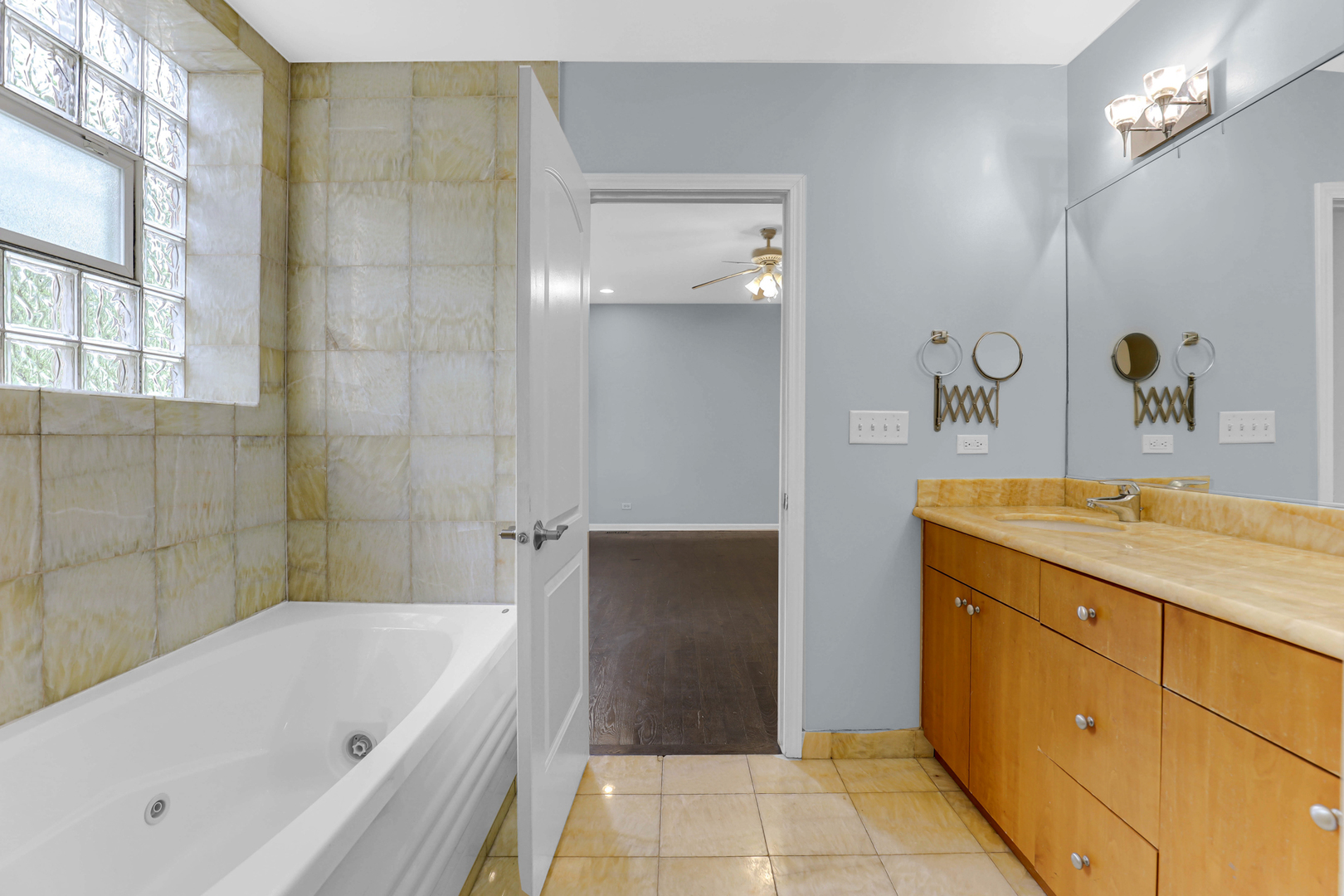 4956 S Champlain Avenue #1S, Chicago, IL 60615