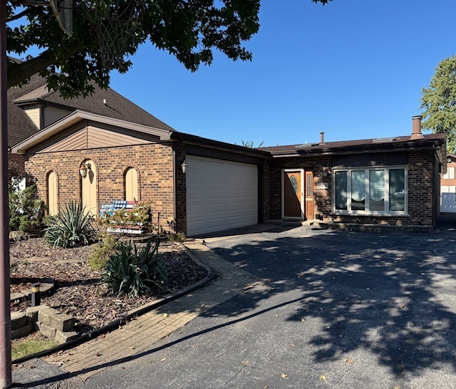 10016 Harnew Road, Oak Lawn, IL 60453