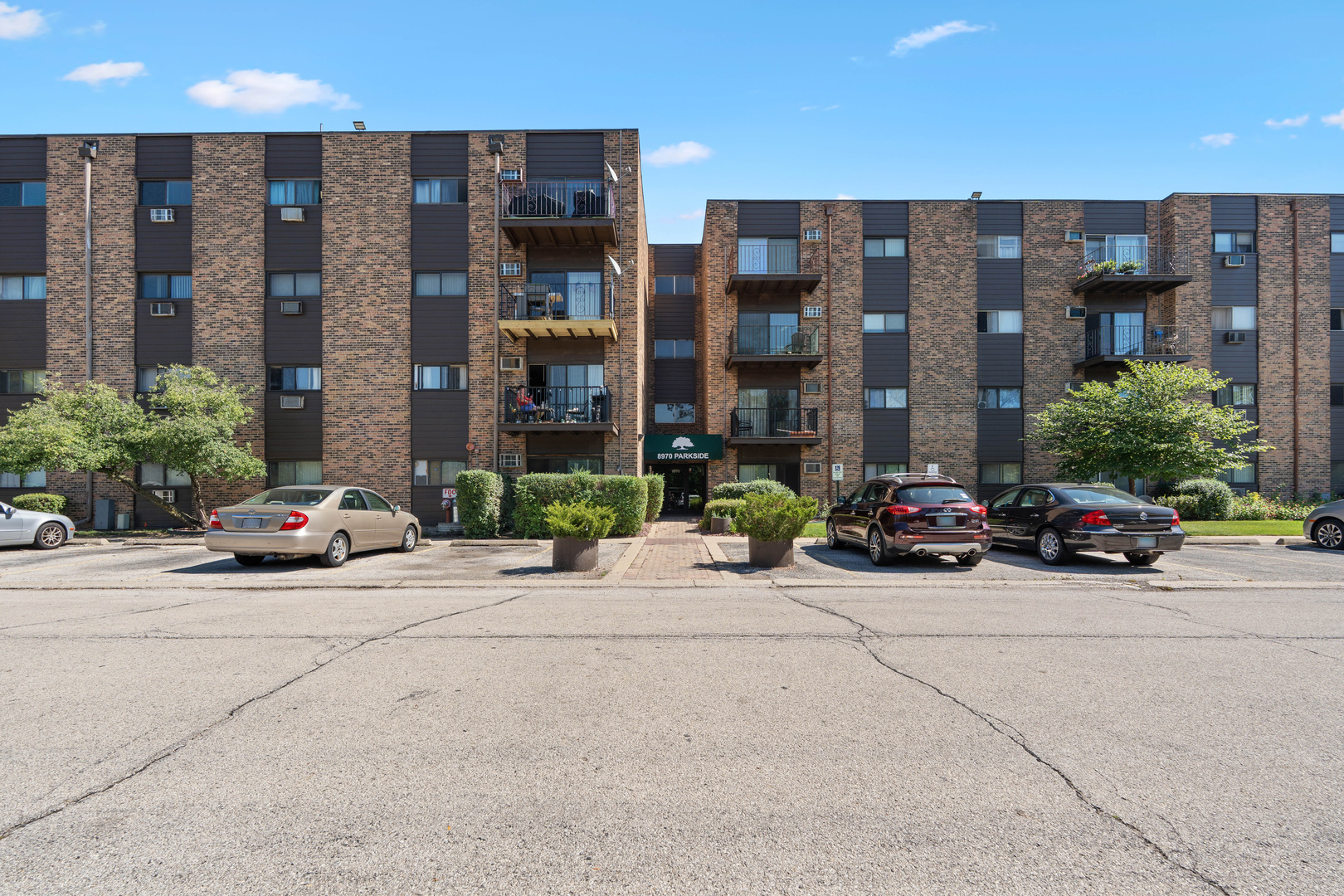 8970 N Parkside Avenue #301, Des Plaines, IL 60016