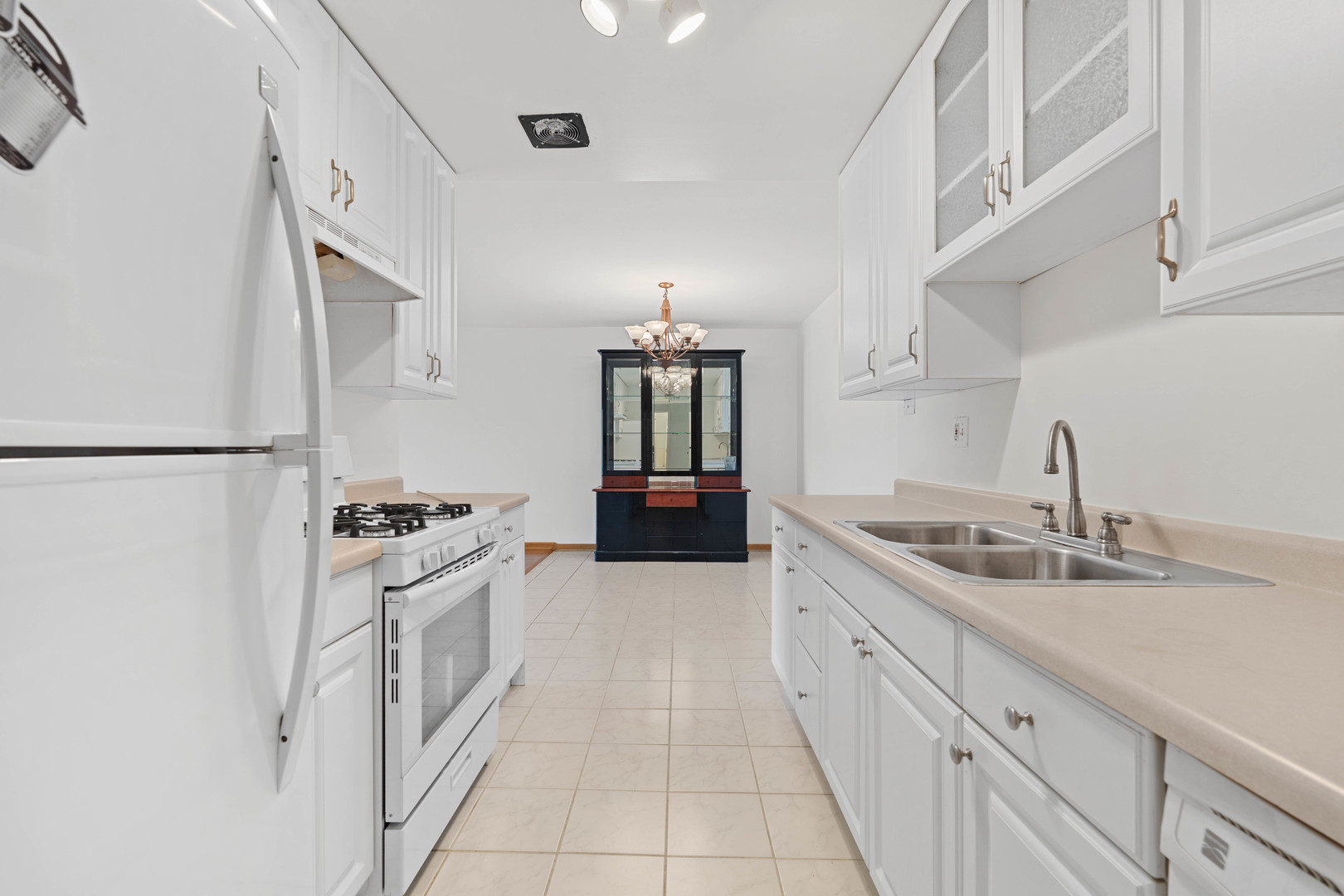 8970 N Parkside Avenue #301, Des Plaines, IL 60016