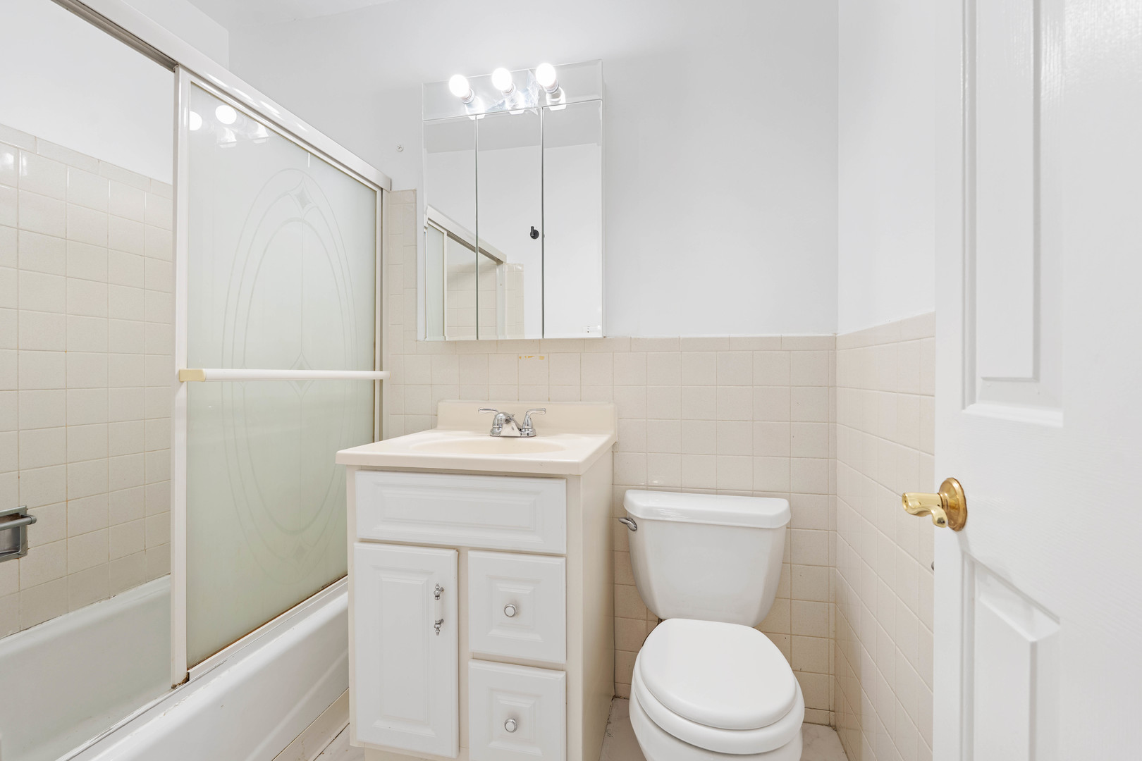 8970 N Parkside Avenue #301, Des Plaines, IL 60016