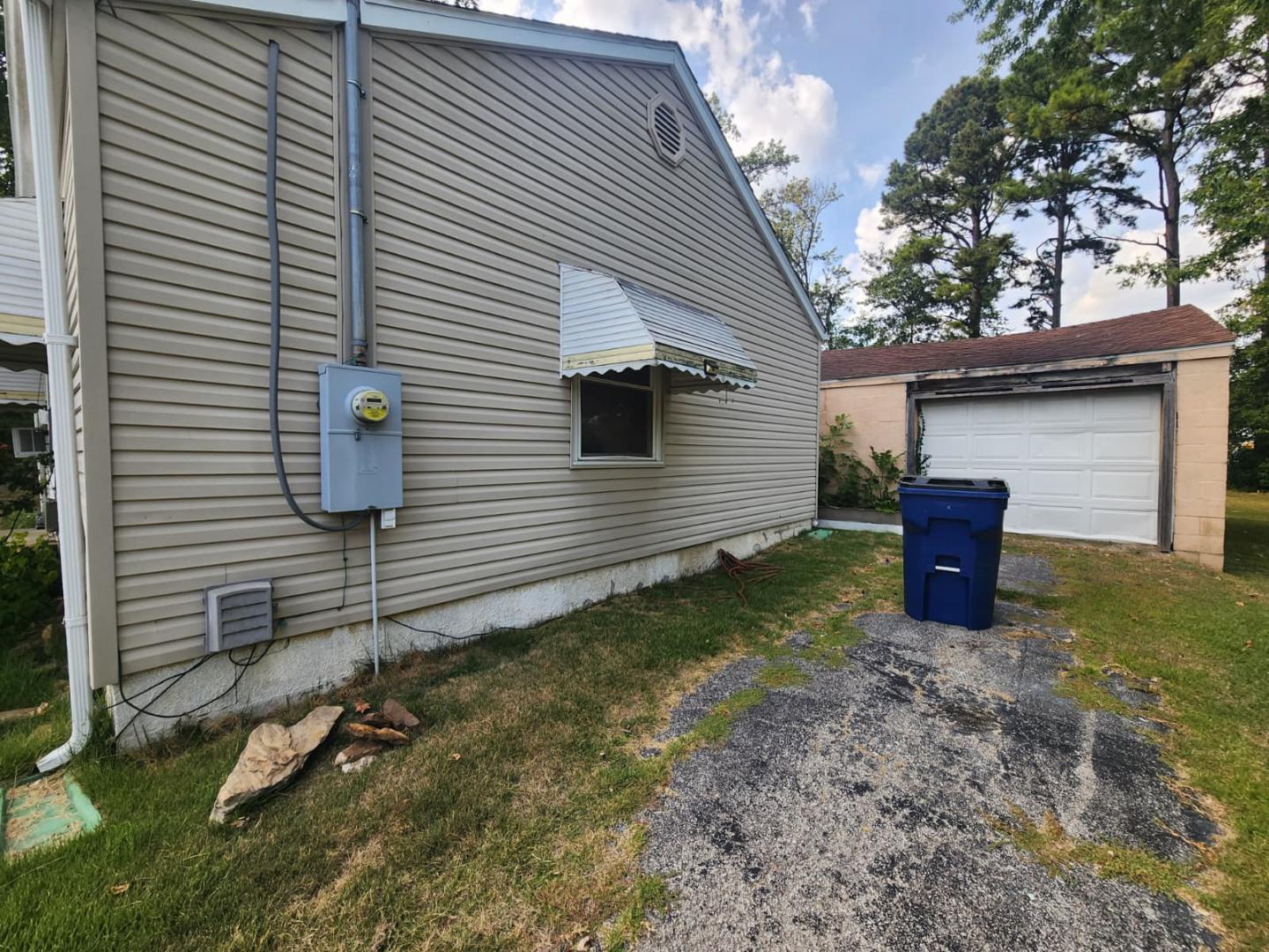 2011 E ELM Street, West Frankfort, IL 62896