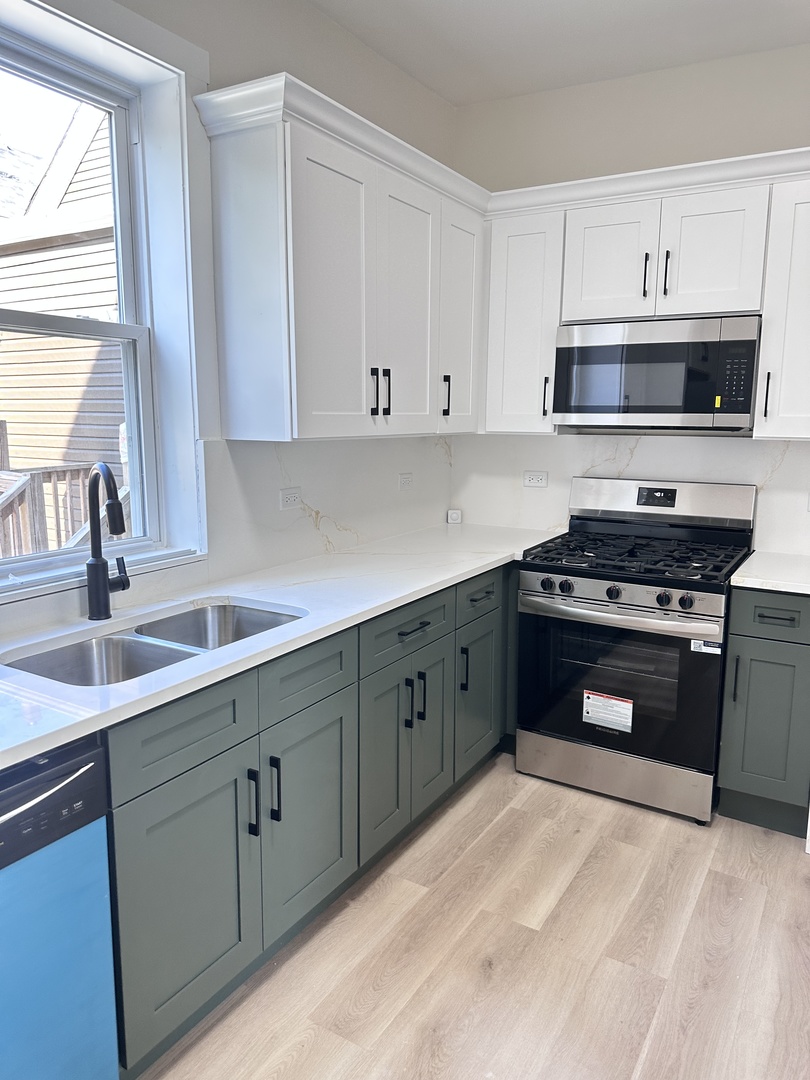 5230 S Loomis Boulevard, Chicago, IL 60609