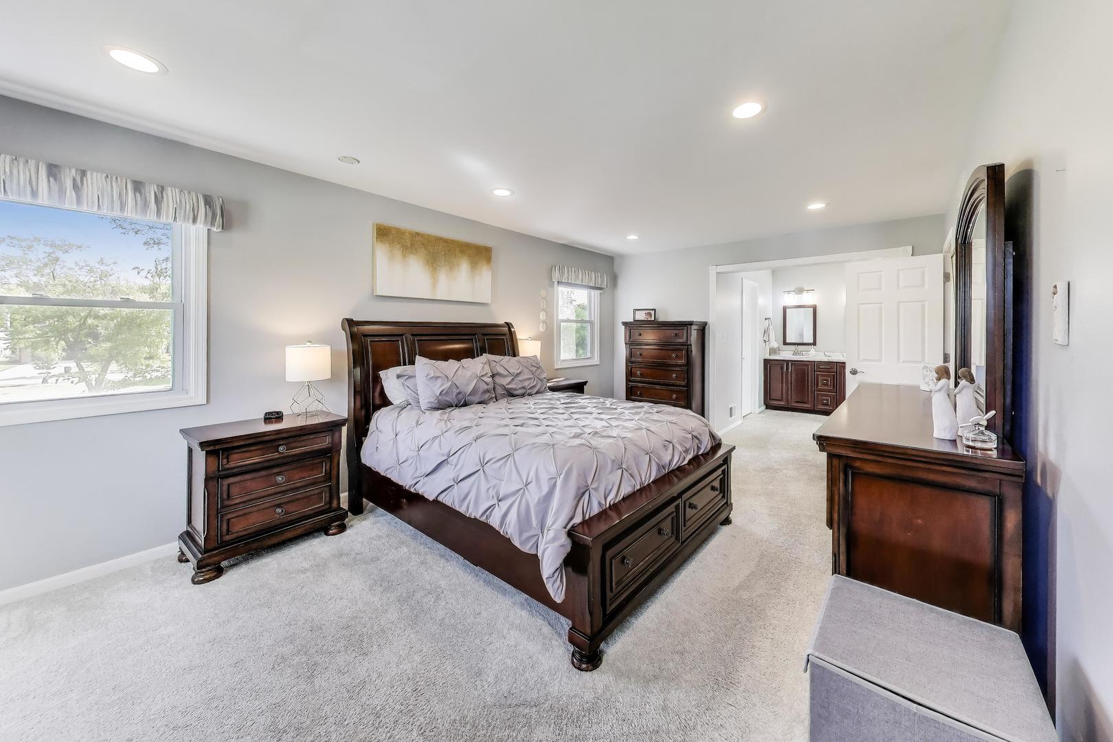 2608 N Wilshire Lane, Arlington Heights, IL 60004