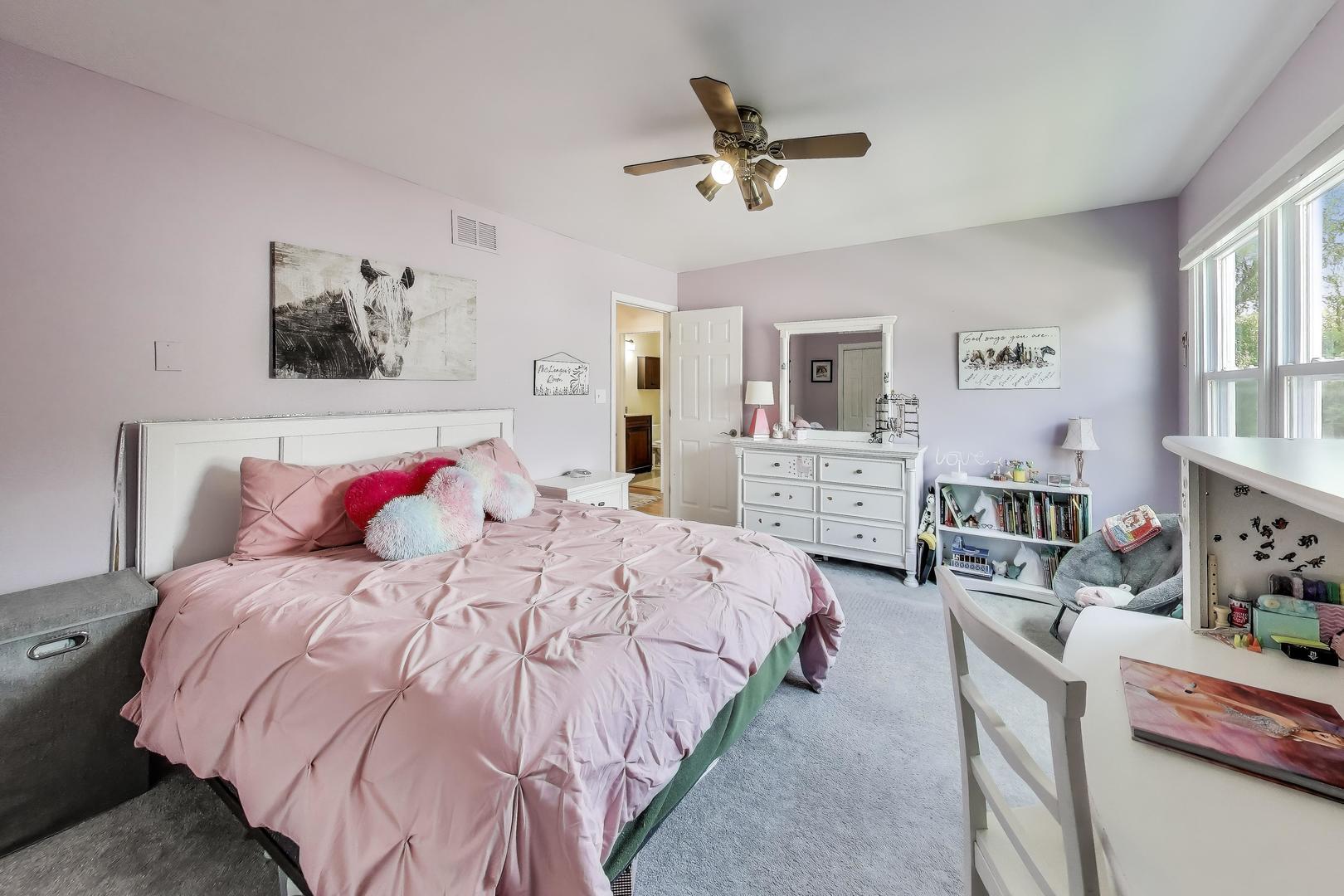 2608 N Wilshire Lane, Arlington Heights, IL 60004