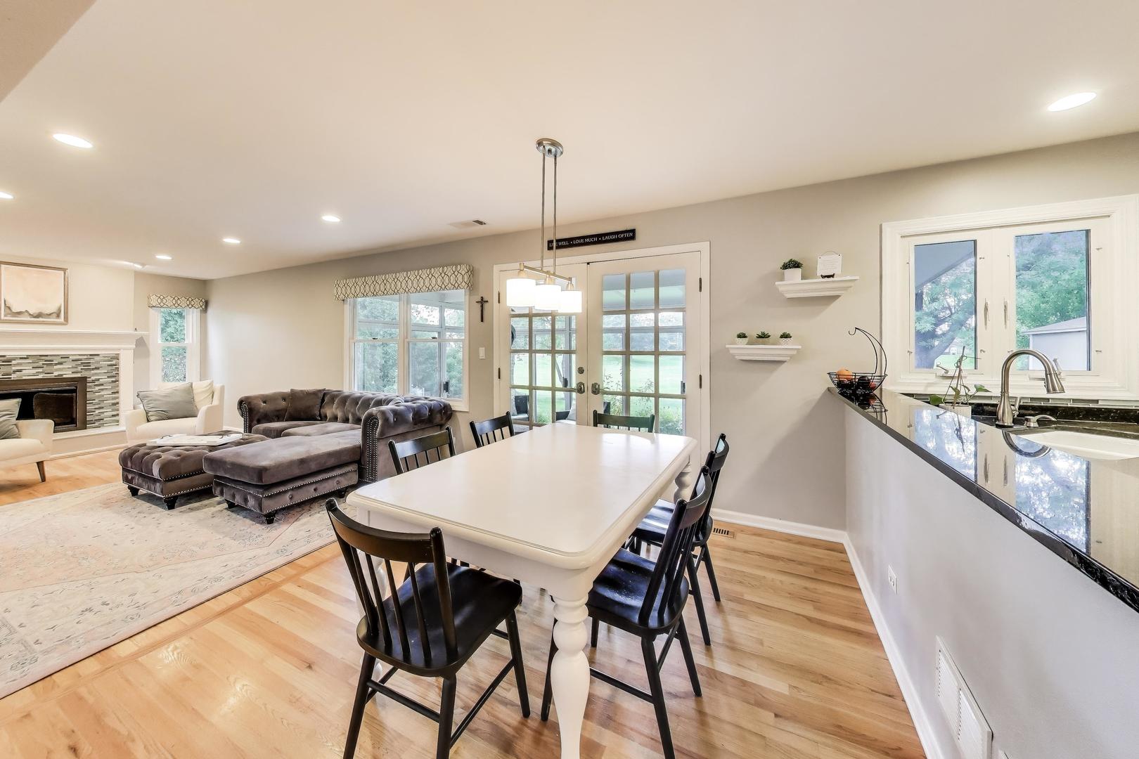 2608 N Wilshire Lane, Arlington Heights, IL 60004