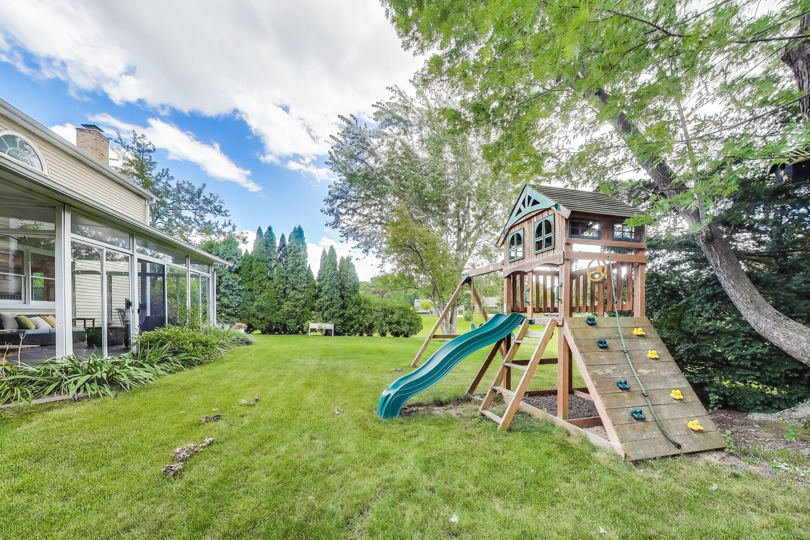 2608 N Wilshire Lane, Arlington Heights, IL 60004