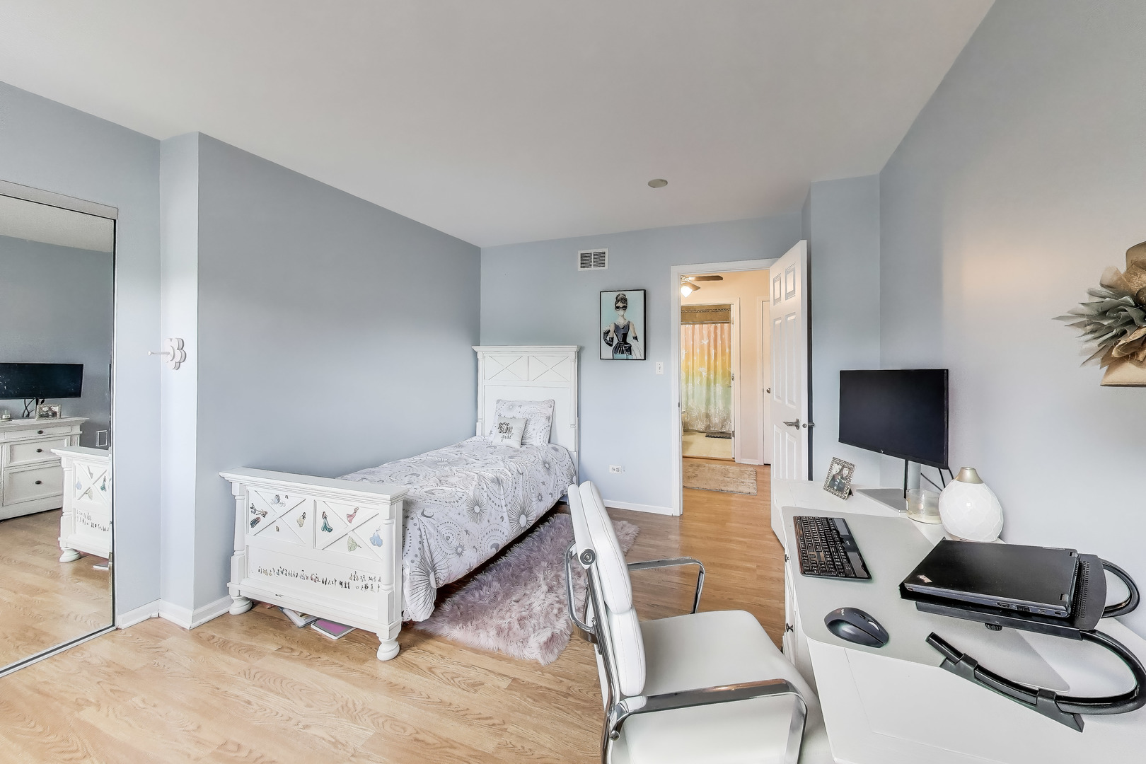 2608 N Wilshire Lane, Arlington Heights, IL 60004