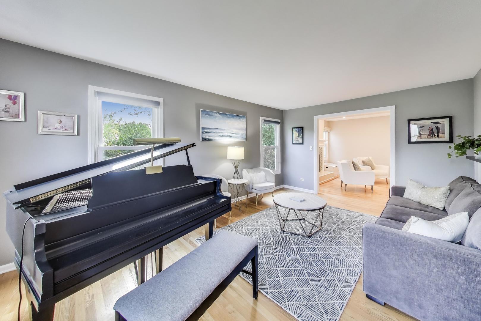 2608 N Wilshire Lane, Arlington Heights, IL 60004