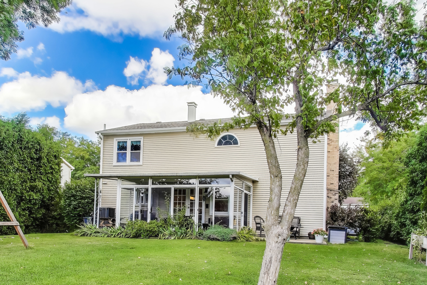 2608 N Wilshire Lane, Arlington Heights, IL 60004