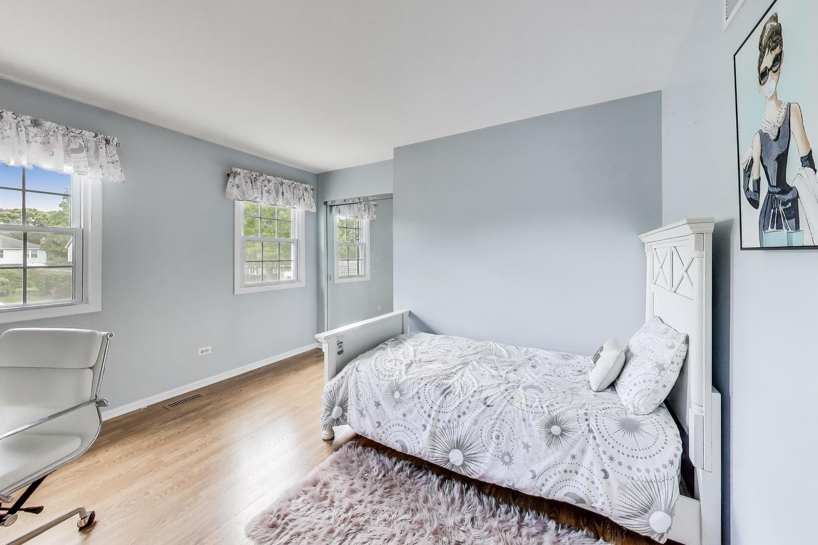 2608 N Wilshire Lane, Arlington Heights, IL 60004