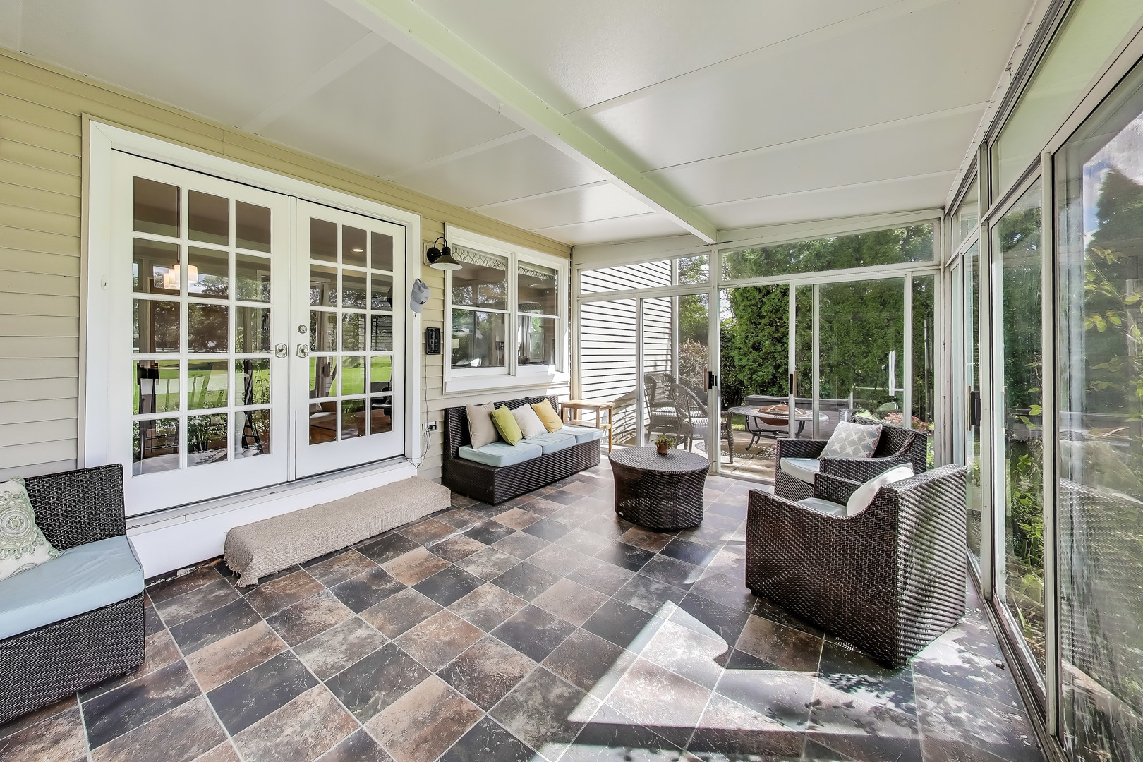 2608 N Wilshire Lane, Arlington Heights, IL 60004