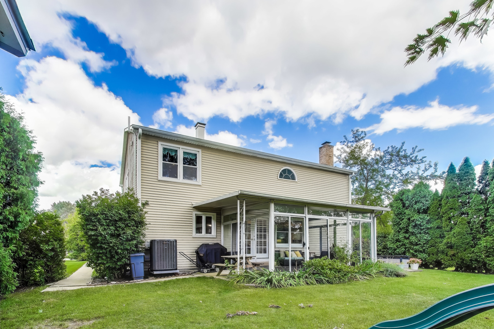 2608 N Wilshire Lane, Arlington Heights, IL 60004