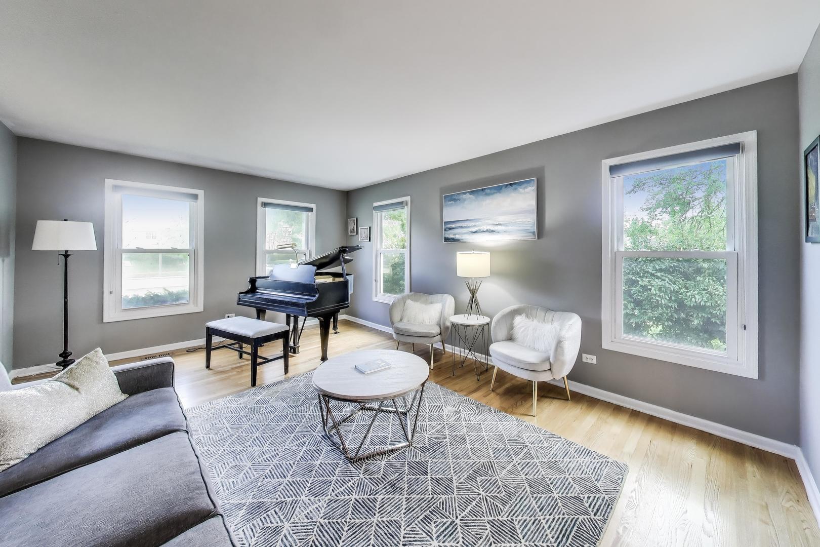 2608 N Wilshire Lane, Arlington Heights, IL 60004