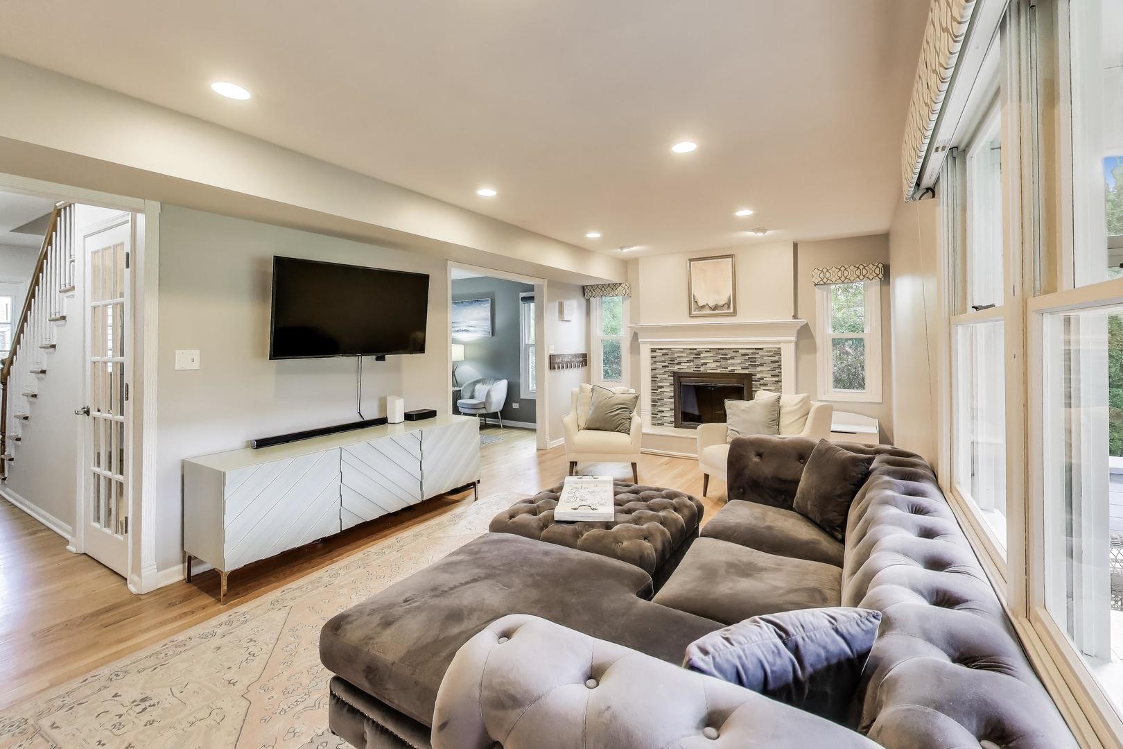 2608 N Wilshire Lane, Arlington Heights, IL 60004